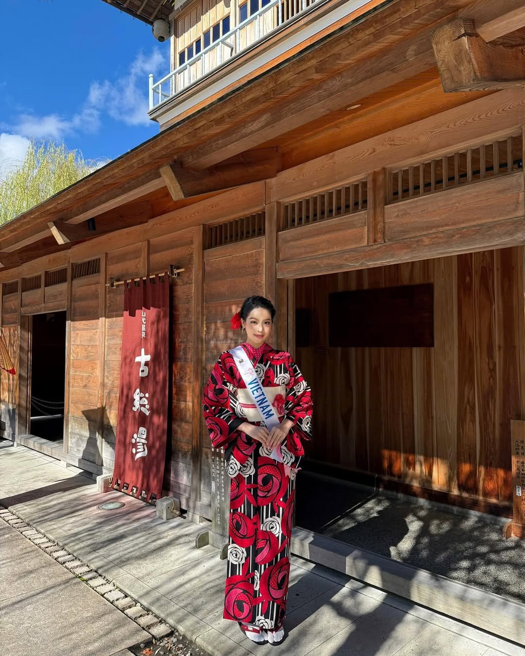 Kimono trong dòng chảy thời trang Lịch sử ứng dụng và cách phân biệt-3.jpg