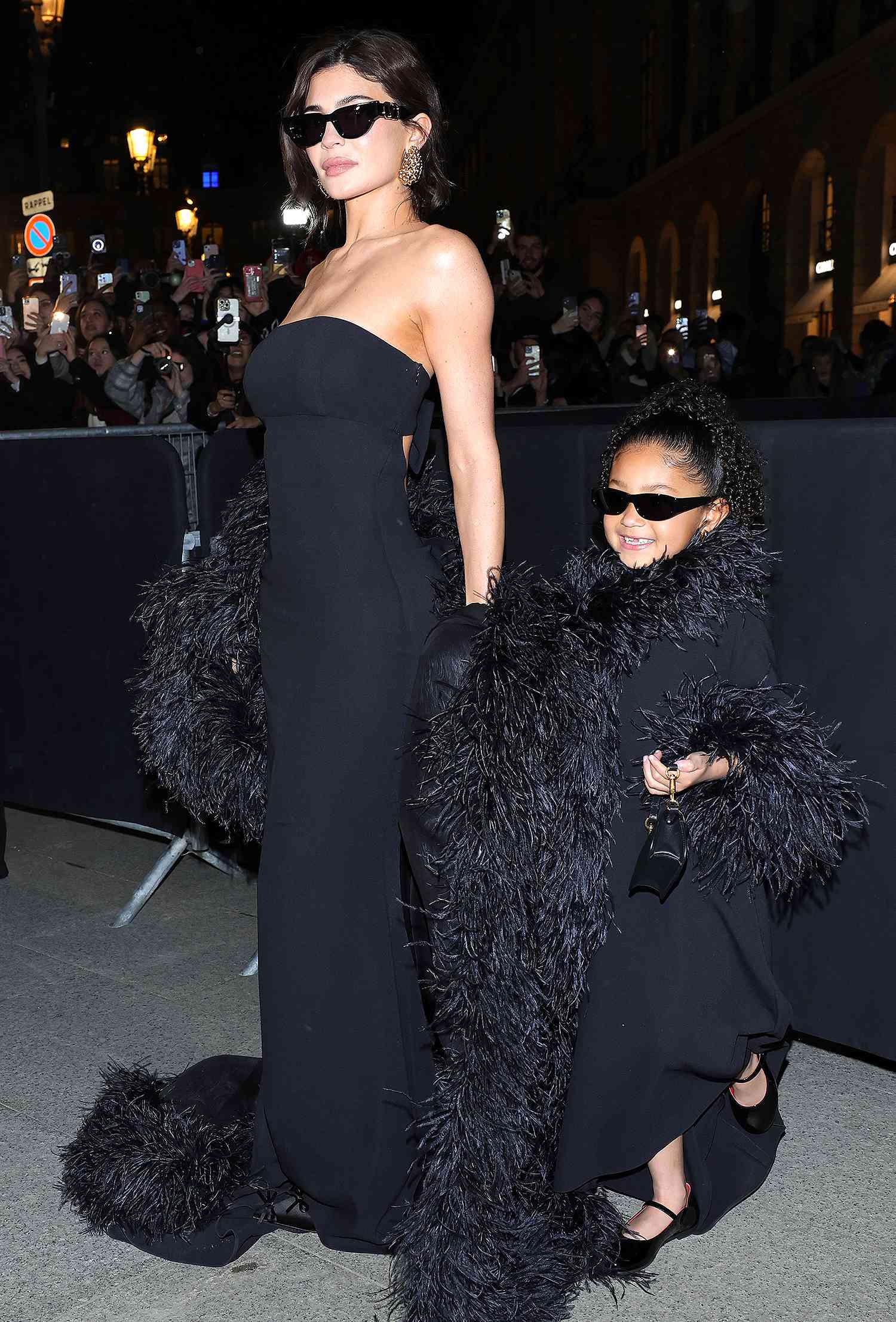 Kylie Jenner oanh tạc thảm đỏ tuần lễ thời trang tại Paris-5.jpg