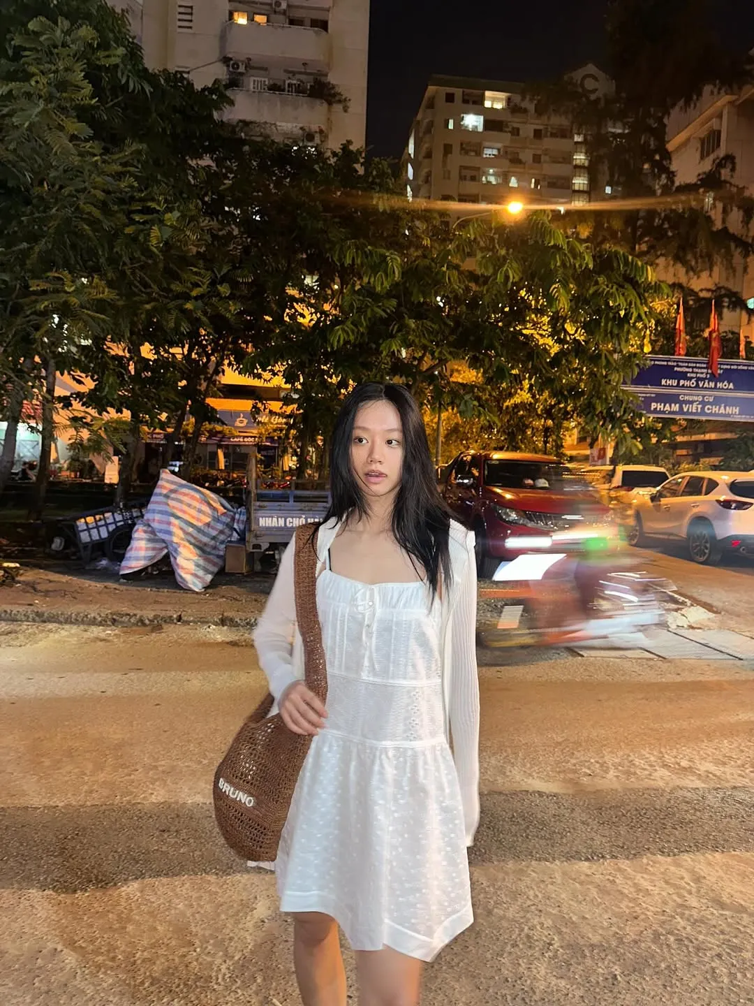 Lee Hyeri diện gì trong chuyến công tác đến Việt Nam-3.webp