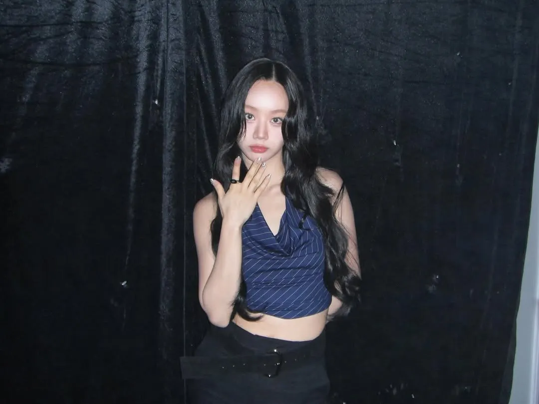 Lee Hyeri diện gì trong chuyến công tác đến Việt Nam-5.webp