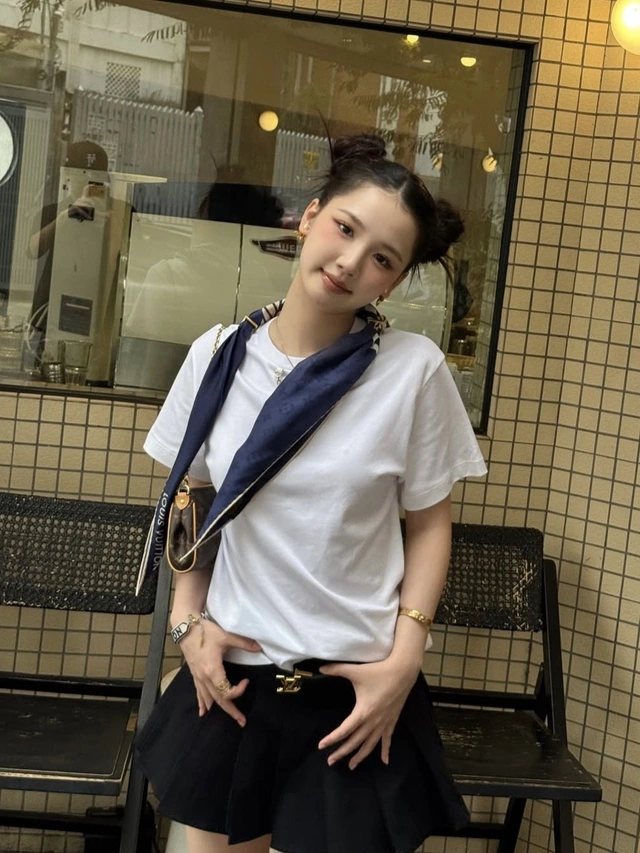 Lên đồ với màu đen tối giản nhưng không nhàm chán-2.webp