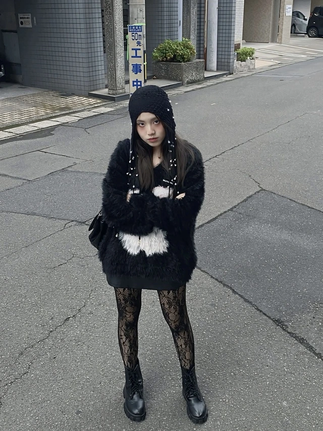 Lên đồ với màu đen tối giản nhưng không nhàm chán-7.webp