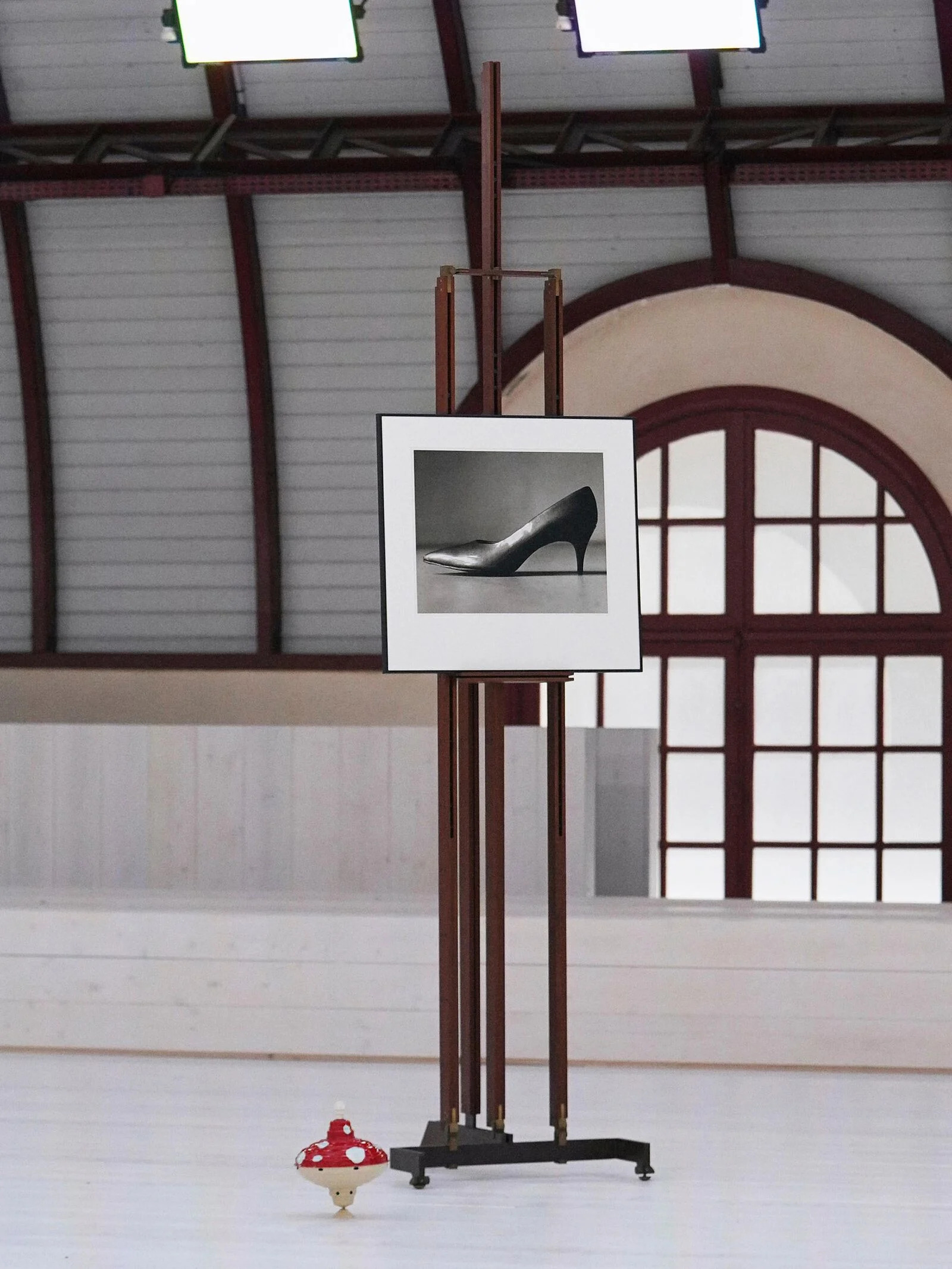 Loewe Men XuânHè 2025 Bảo tàng nghệ thuật thu nhỏ trên sàn diễn-5.jpg