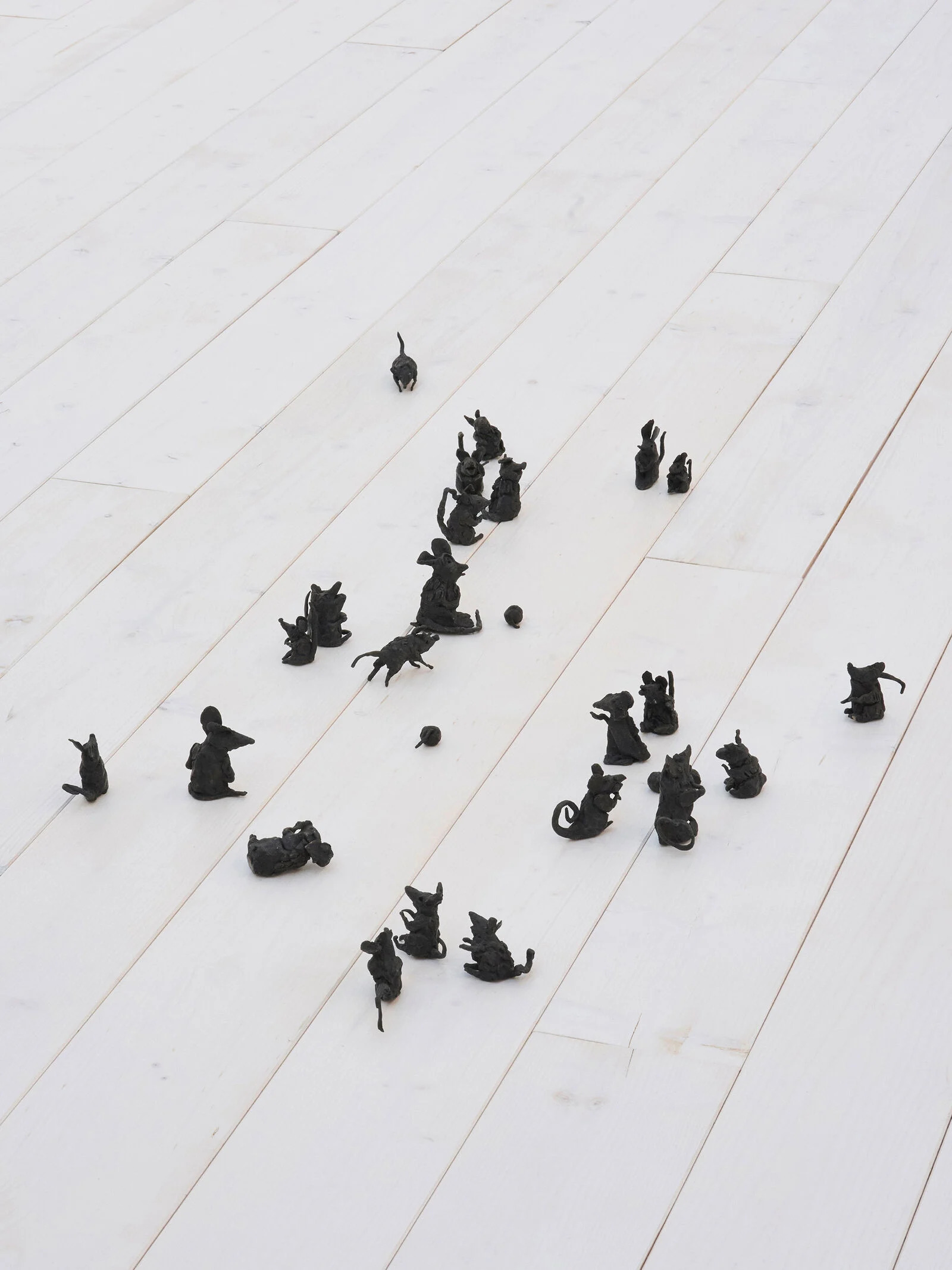 Loewe Men XuânHè 2025 Bảo tàng nghệ thuật thu nhỏ trên sàn diễn-6.jpg