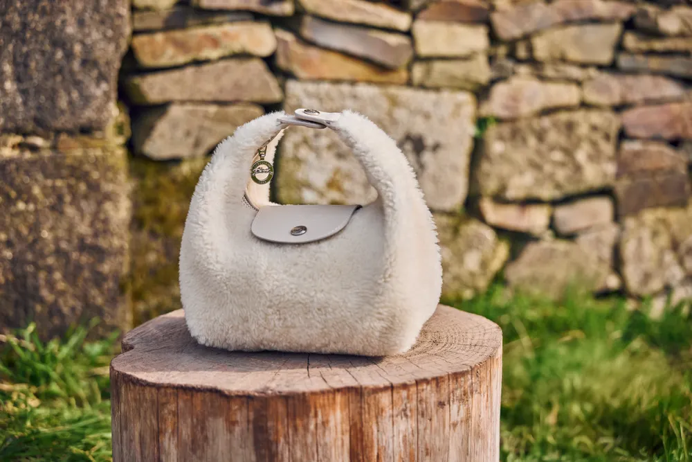 Longchamp đẩy mạnh trải nghiệm mua sắm Ra mắt website chính thức tại Việt Nam-3.webp