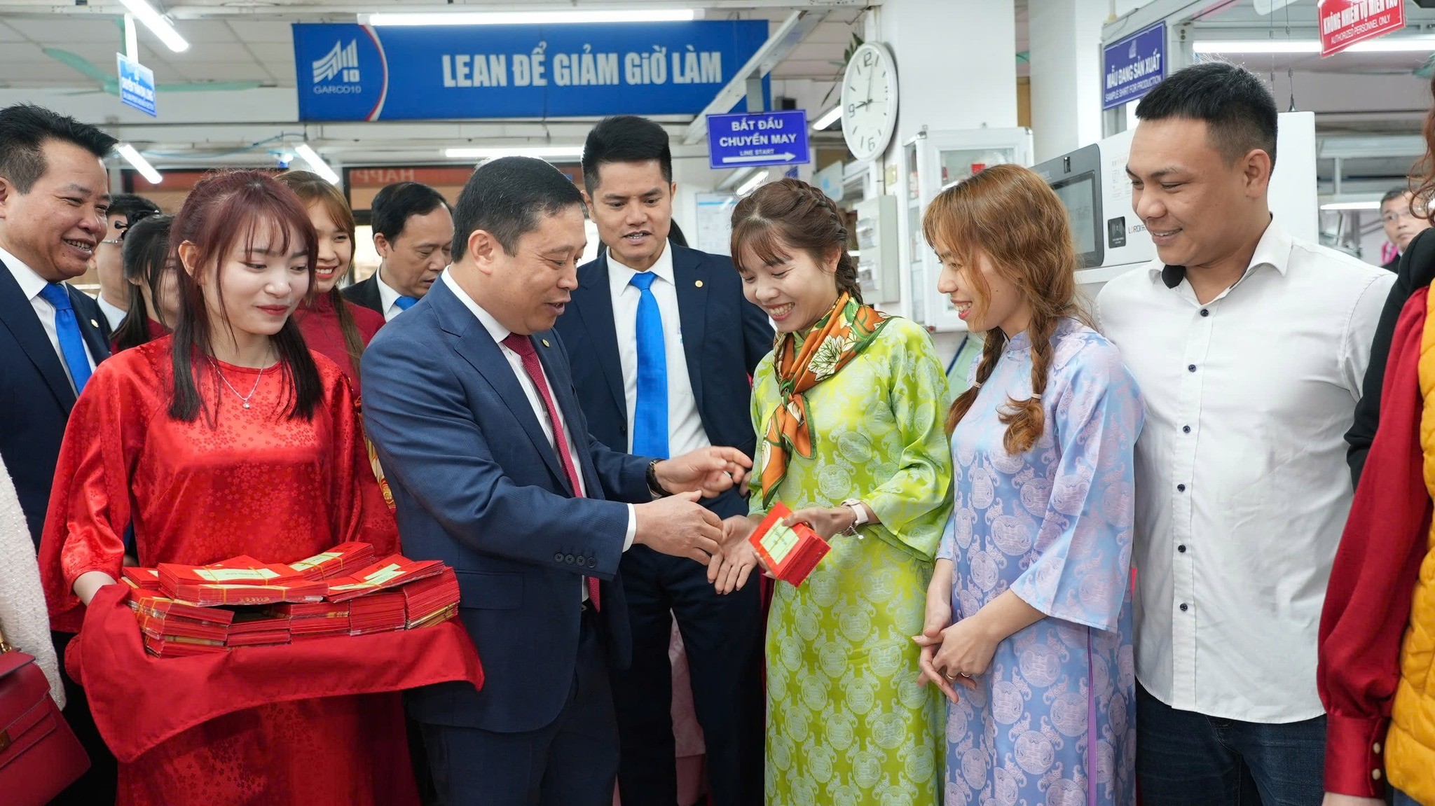 May 10 ra quân sản xuất đầu năm đặt mục tiêu tăng trưởng 10-3.jpg