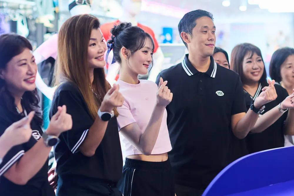 Minnie IDLE tham dự sự kiện giới thiệu công nghệ Slipins của giày Skechers tại Singapore-3.webp