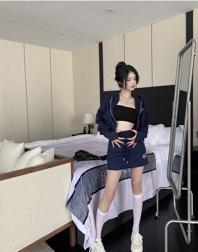 Năng động mà vẫn cuốn hút cùng chân váy thể thao-2.webp