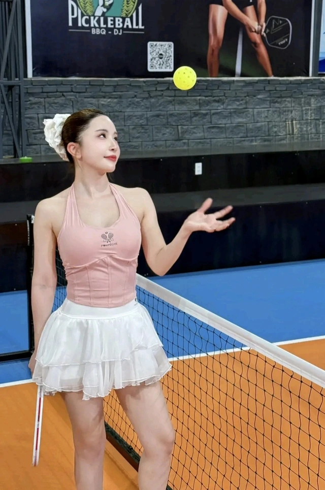 Năng động mà vẫn cuốn hút cùng chân váy thể thao-5.webp