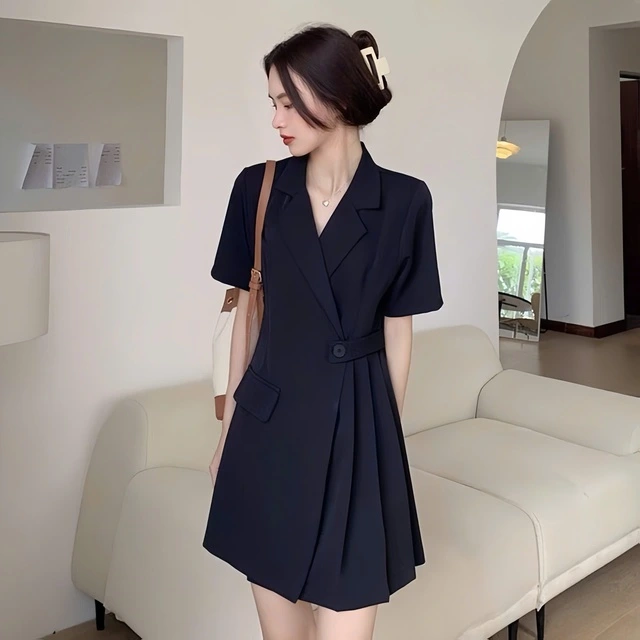 Nâng tầm diện mạo chuyên nghiệp cuốn hút với váy vest-6.webp