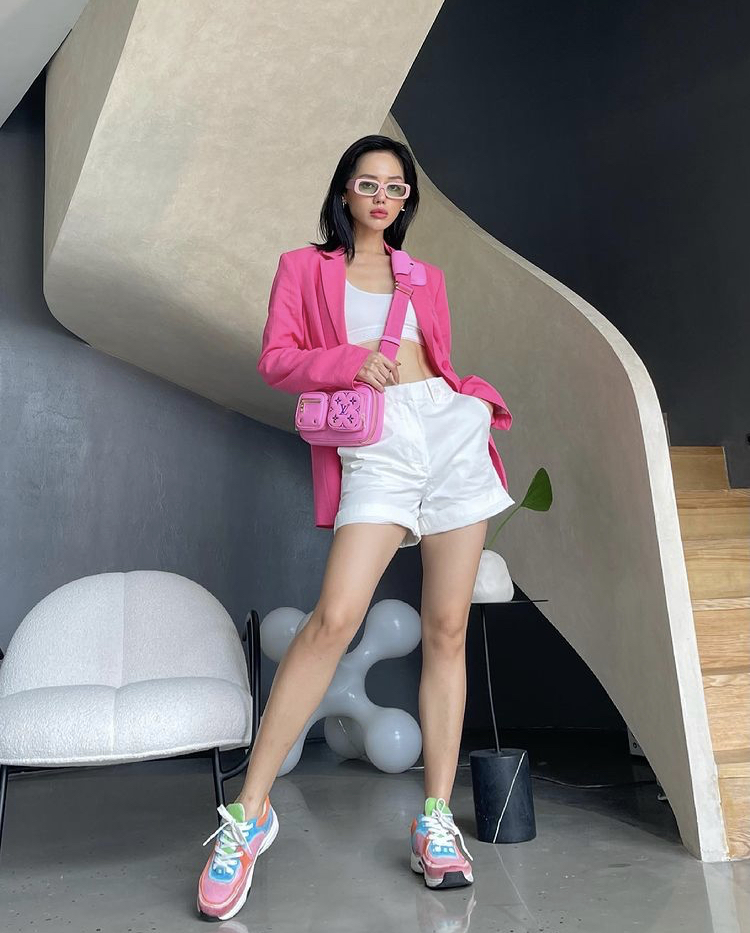Ngắm tín đồ thời trang Việt lên đồ sành điệu ở nhà mùa giãn cách-2.jpg
