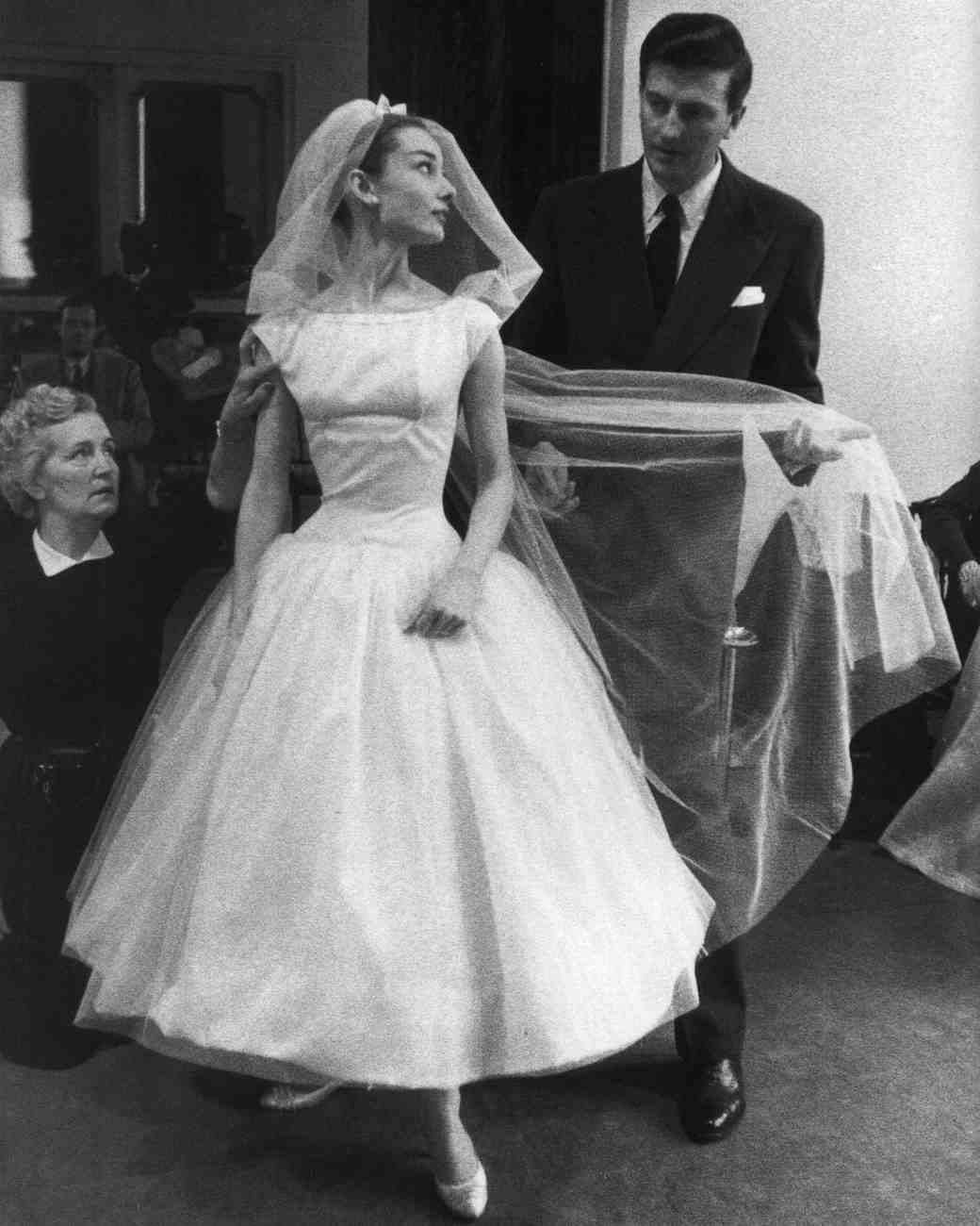Những chiếc váy cưới đi vào lịch sử cùng Audrey Hepburn-3.jpg