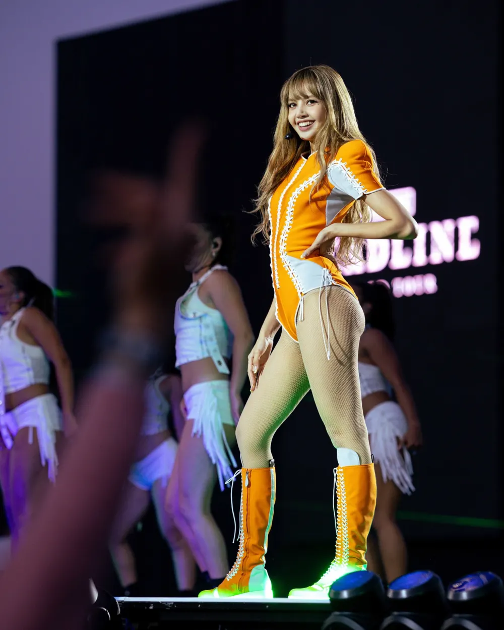 Những thiết kế độc đáo của Lisa BLACKPINK trong tour diễn DEADLINE-2.webp