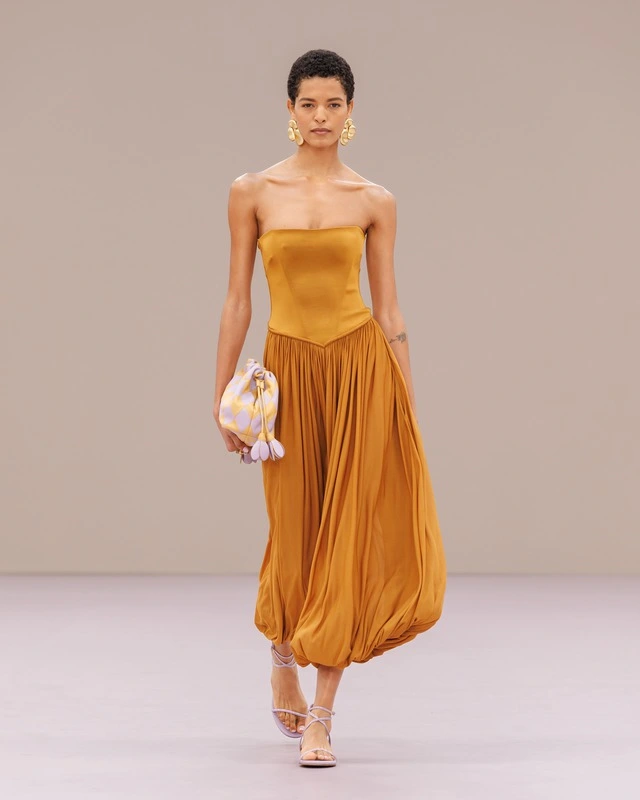 Nổi bật trên đường phố văn phòng với phong cách thời trang du mục đô thị-2.webp