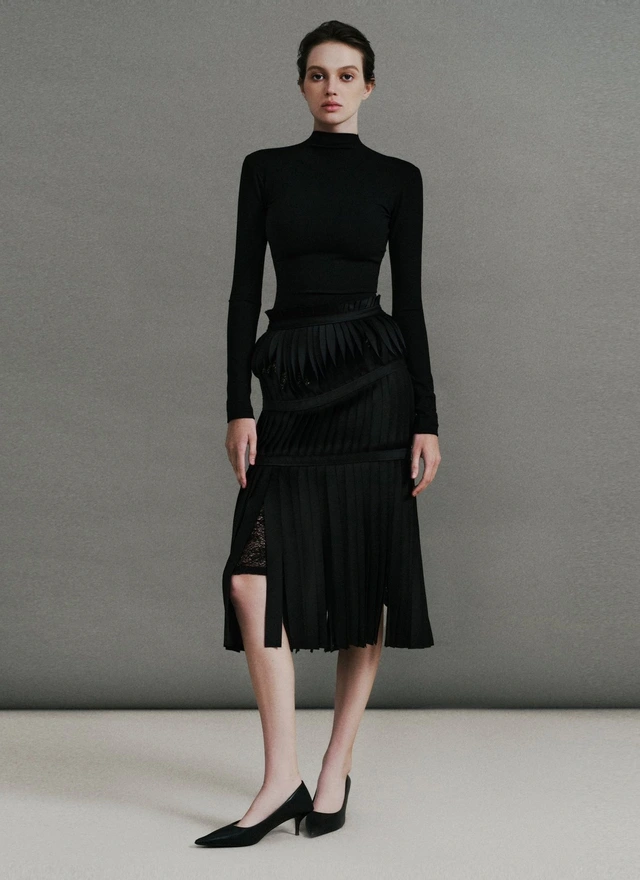 Phá vỡ giới hạn chinh phục mọi phong cách với đầm dự tiệc trắng đen-4.webp