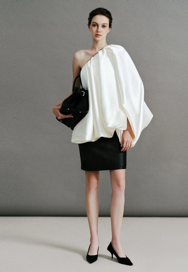 Phá vỡ giới hạn chinh phục mọi phong cách với đầm dự tiệc trắng đen-6.webp