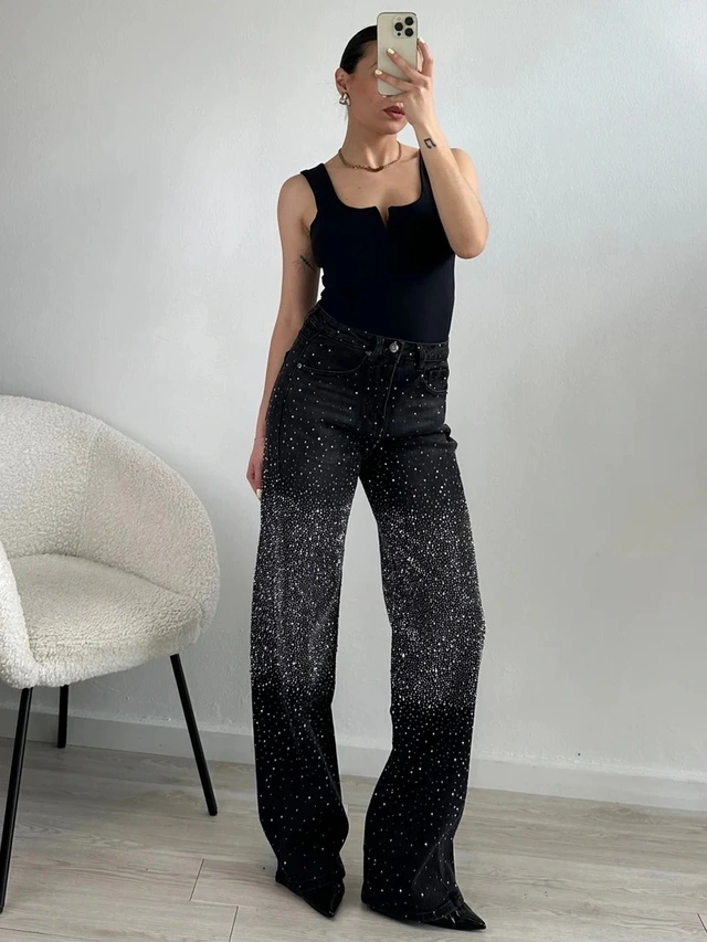 Quần jeans lấp lánh theo phiên bản sang chảnh mùa hè táo bạo và tinh tế-3.webp