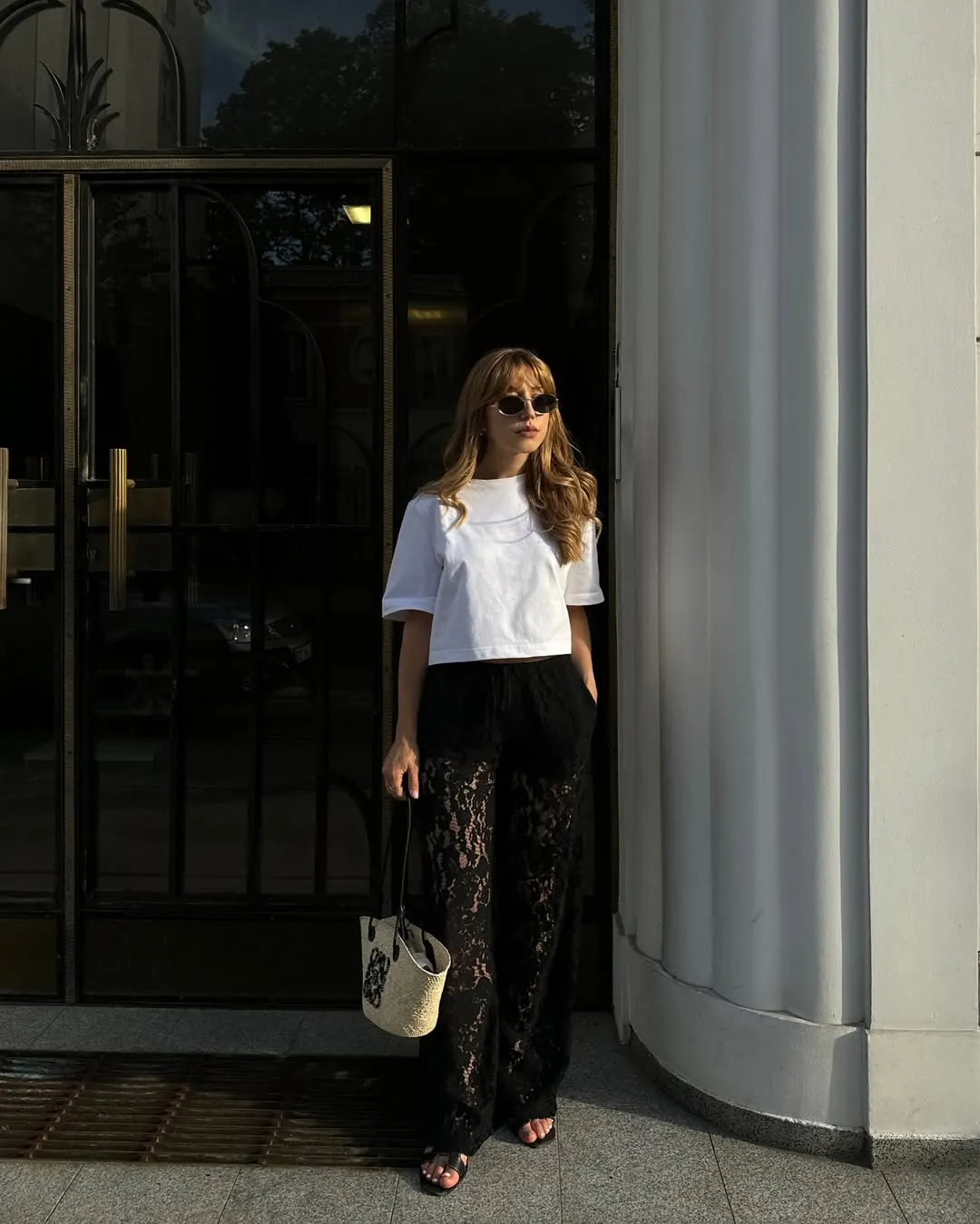 Quần ren phủ sóng đường phố Item táo bạo hay cú trượt phong cách-8.webp