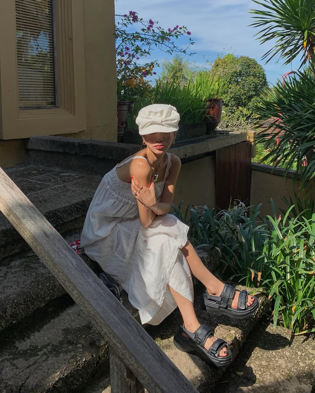 Sandal đi biển Người bạn đồng hành lý tưởng cho mùa Hè-2.jpg
