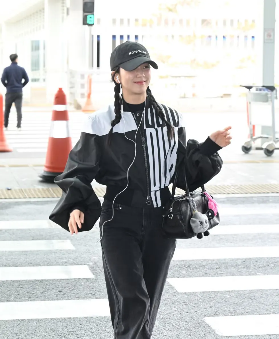 Sao Hàn chọn mẫu túi xách nào khi xuất hiện tại sân bay-3.webp