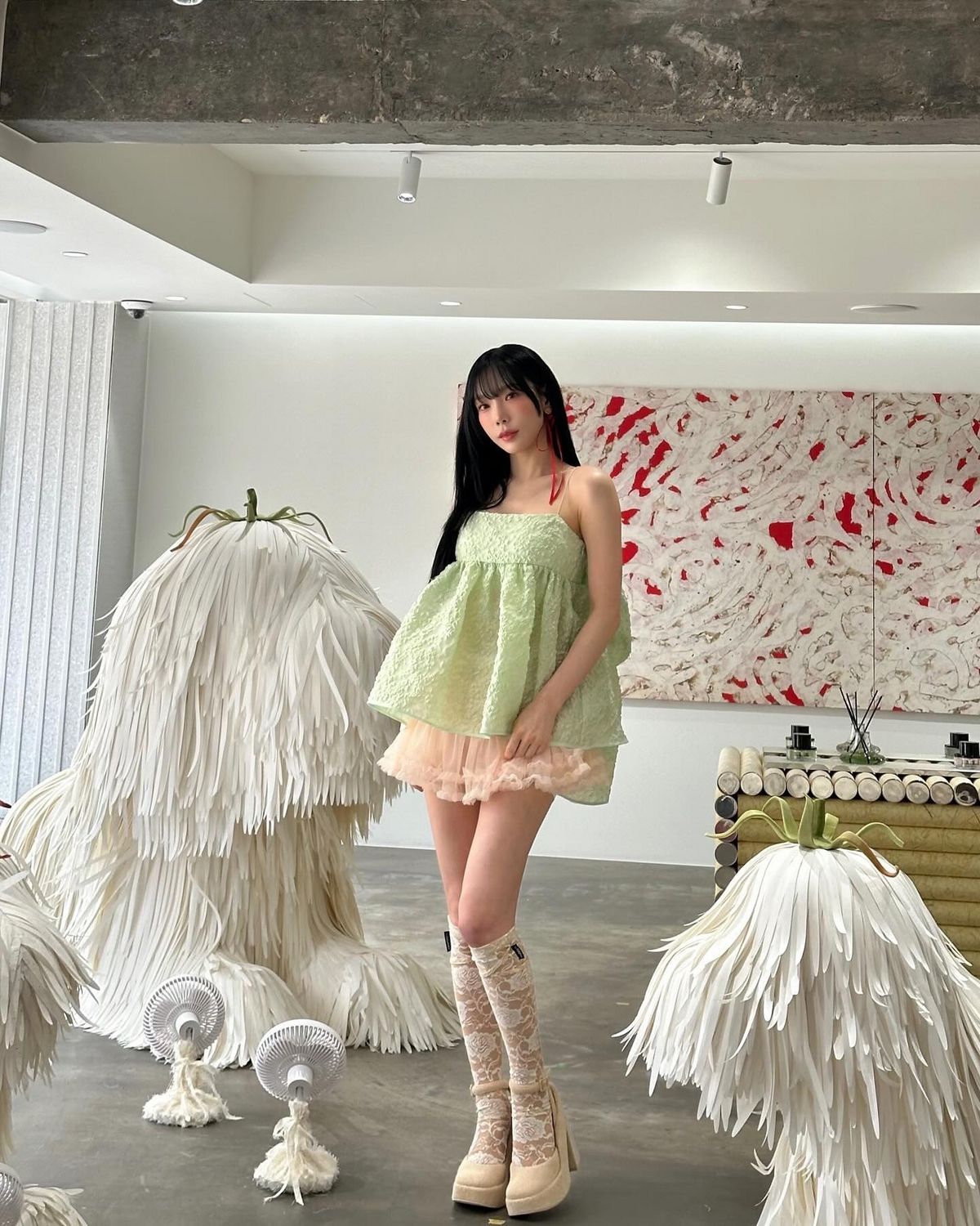 Sao Hàn đang bắt trend tất cao cổ như thế nào-1.jpg