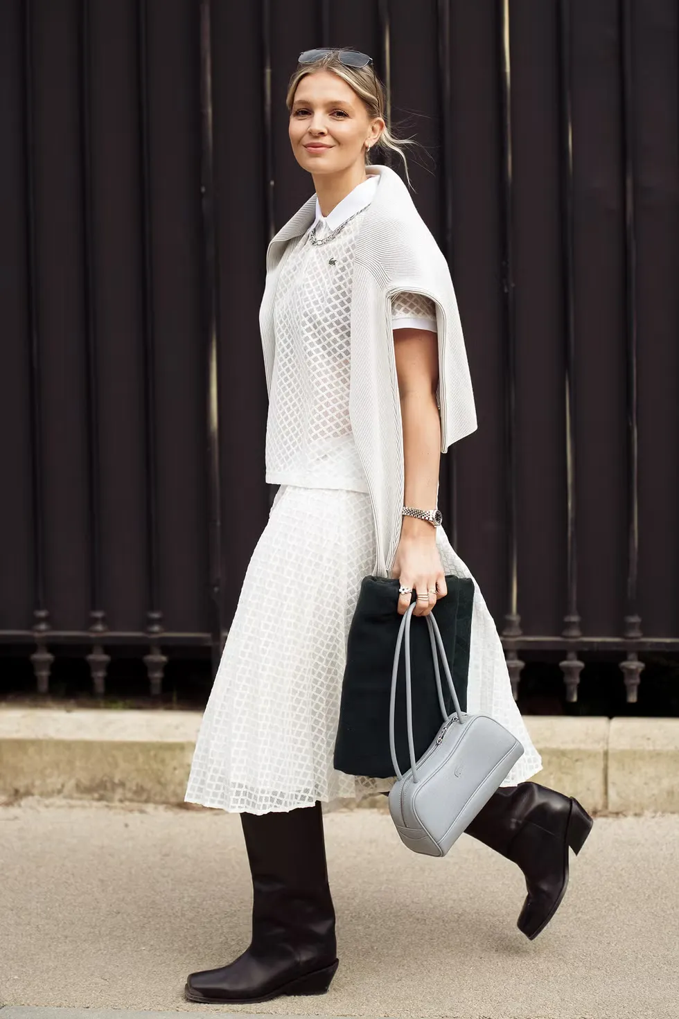 Tái hiện phong cách quý cô Pháp Parisian cùng áo polo cổ điển-3.webp