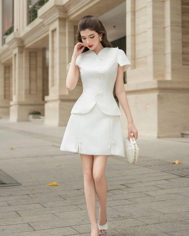 Tạo điểm nhấn cho eo thon với áo peplum trắng-7.webp