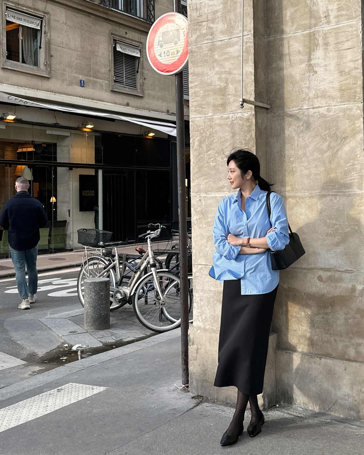 Theo đuổi phong cách tối giản bạn cần biết 10 cách mặc áo sơ mi không cầu kỳ mà vẫn tuyệt đẹp-1.jpg