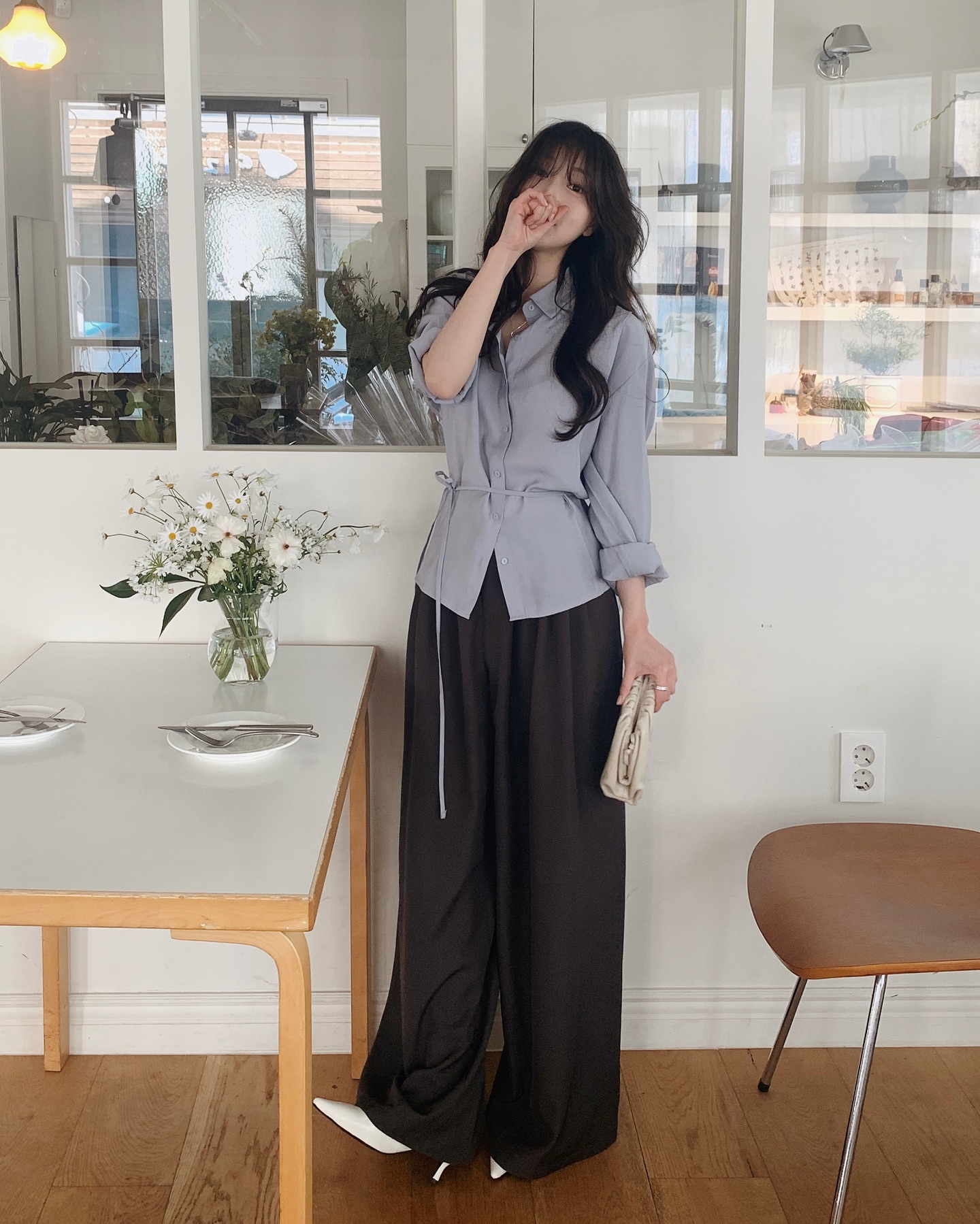 Theo đuổi phong cách tối giản bạn cần biết 10 cách mặc áo sơ mi không cầu kỳ mà vẫn tuyệt đẹp-5.jpg