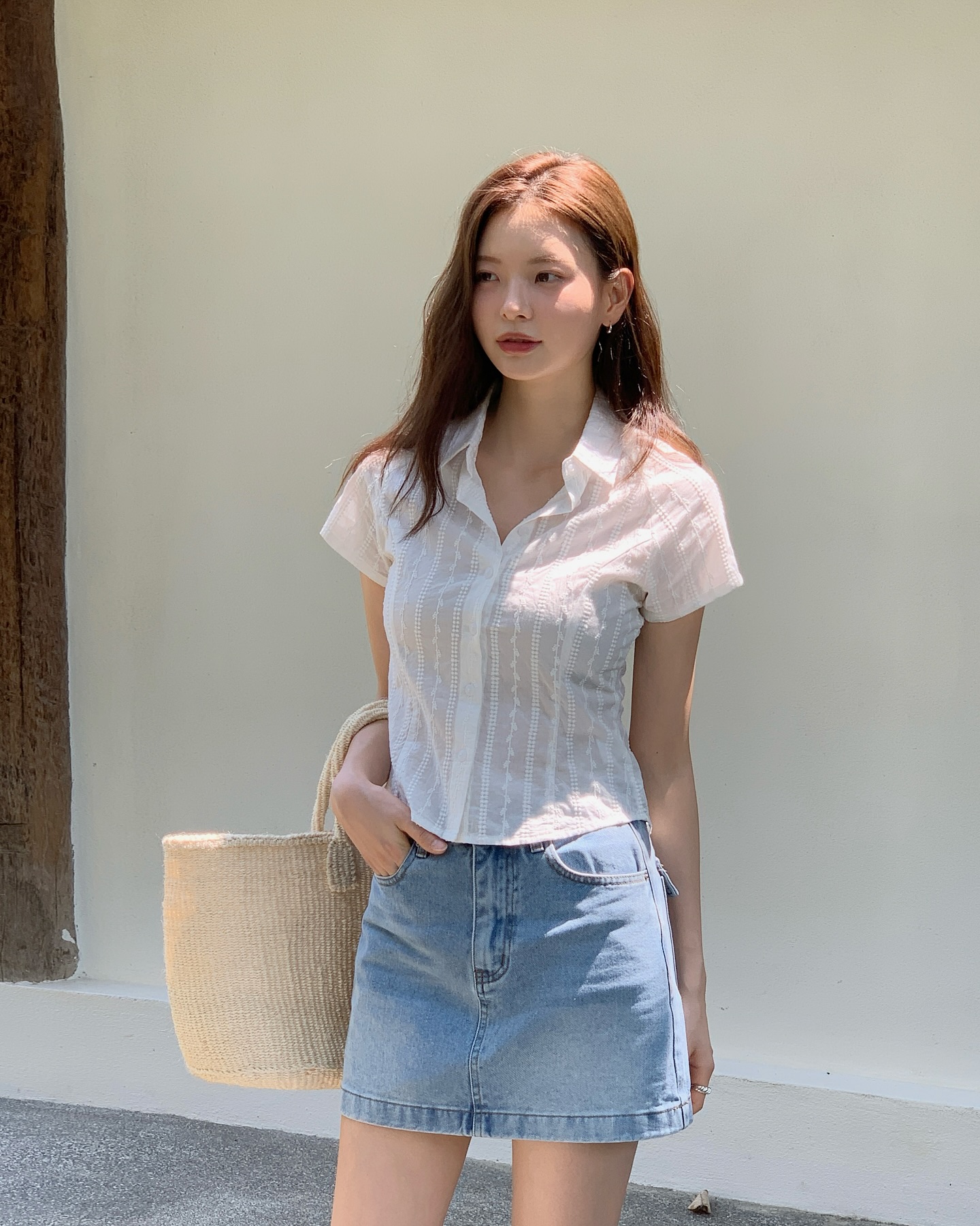 Theo đuổi phong cách tối giản bạn cần biết 10 cách mặc áo sơ mi không cầu kỳ mà vẫn tuyệt đẹp-7.jpg