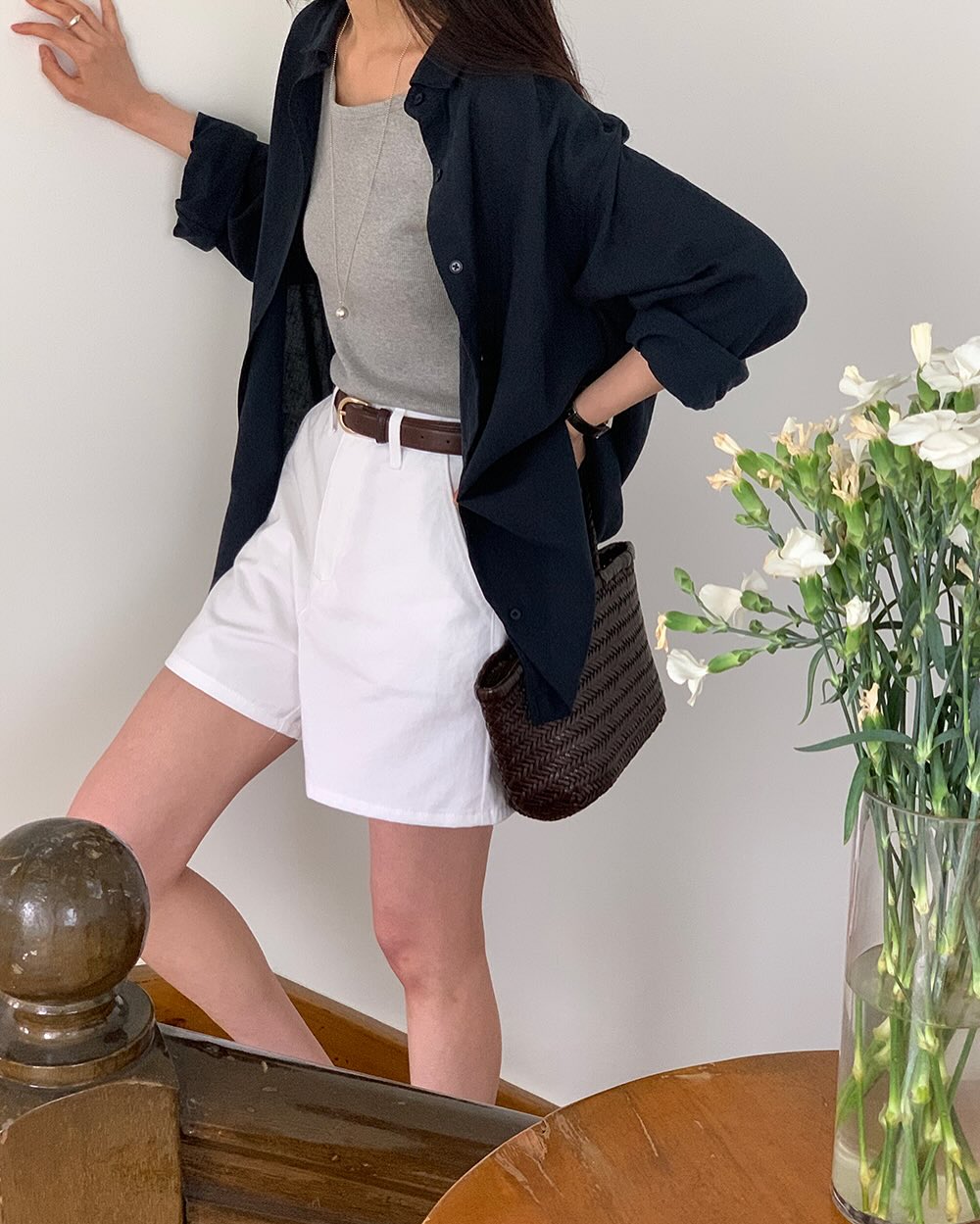 Theo đuổi phong cách tối giản bạn cần biết 10 cách mặc áo sơ mi không cầu kỳ mà vẫn tuyệt đẹp-8.jpg