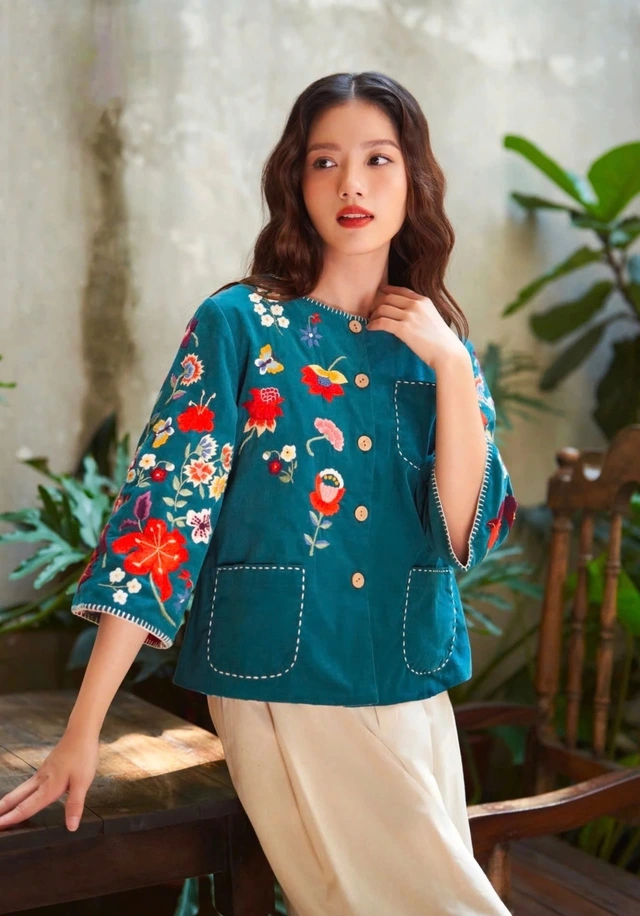 Thêu tay trở lại bí quyết nâng tầm phong cách công sở mùa thu-2.webp