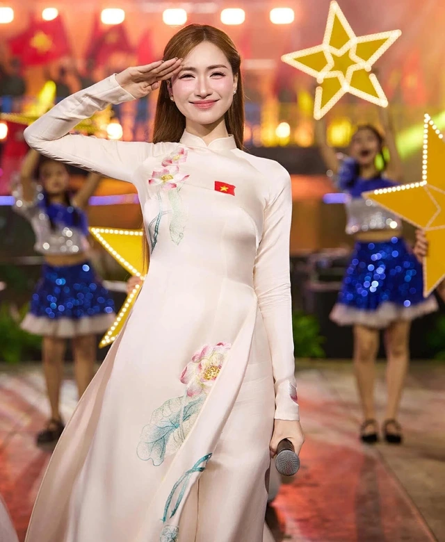 Thêu tay trở lại bí quyết nâng tầm phong cách công sở mùa thu-3.webp