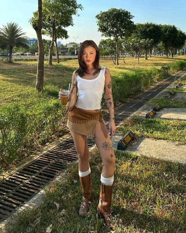 Thoát khỏi phong cách đơn điệu với bốt cao cổ cá tính-8.webp