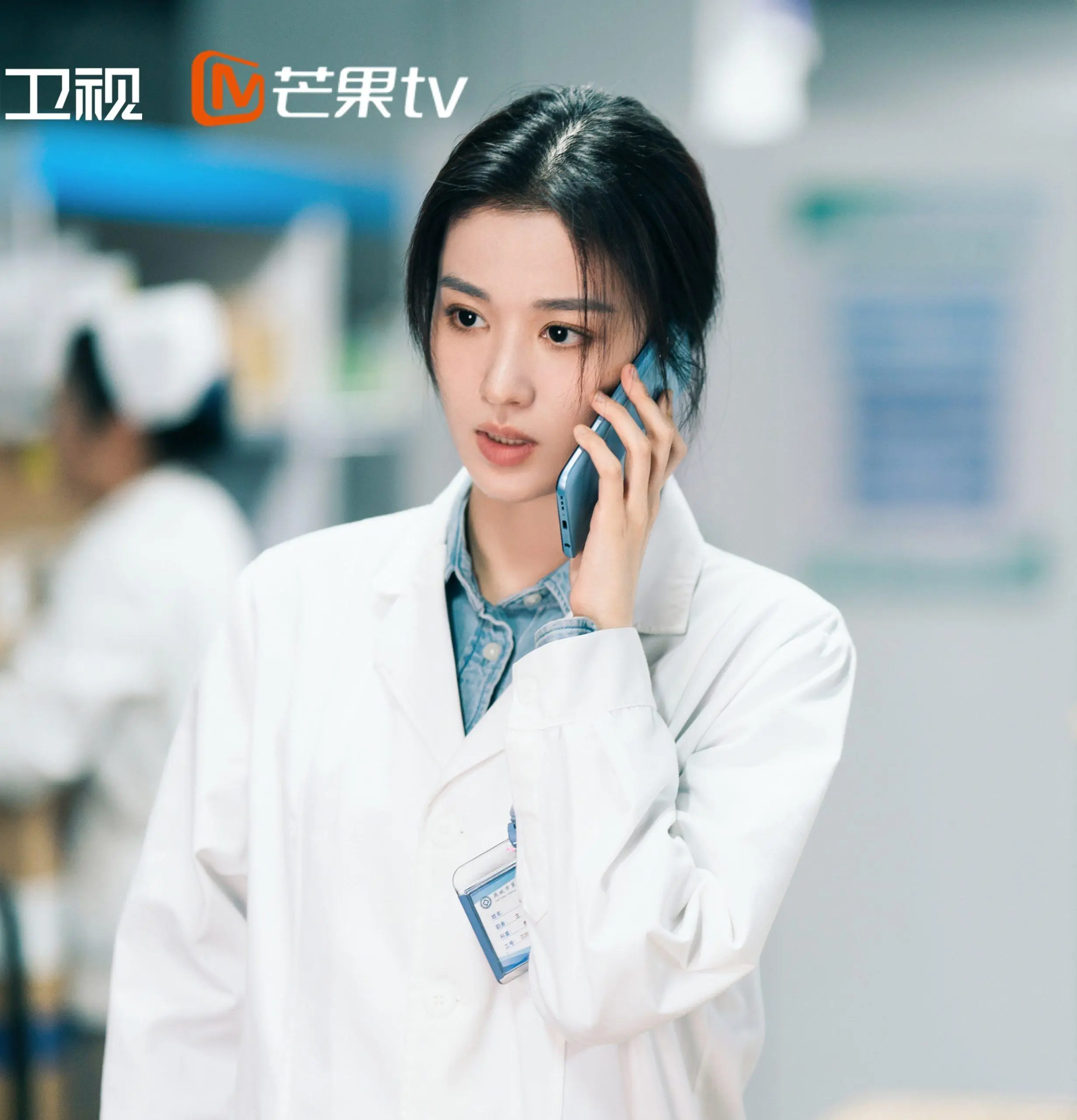 Tiểu Lưu Diệc Phi Vương Sở Nhiên và lối mặc áo sơ mi công sở sành điệu-3.webp