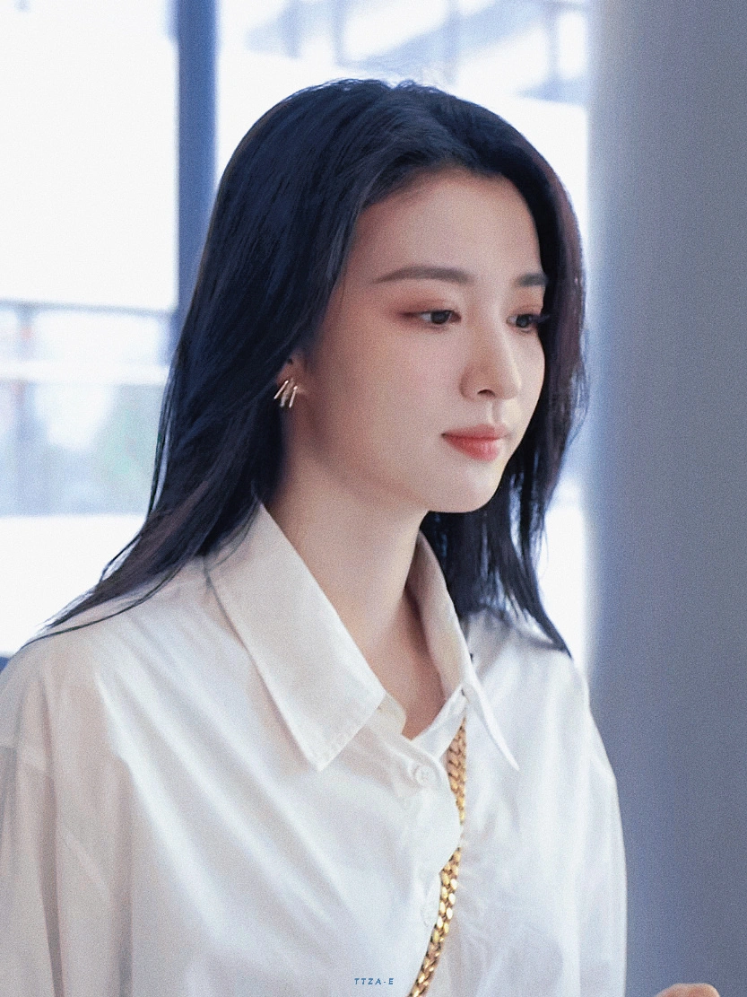 Tiểu Lưu Diệc Phi Vương Sở Nhiên và lối mặc áo sơ mi công sở sành điệu-4.webp