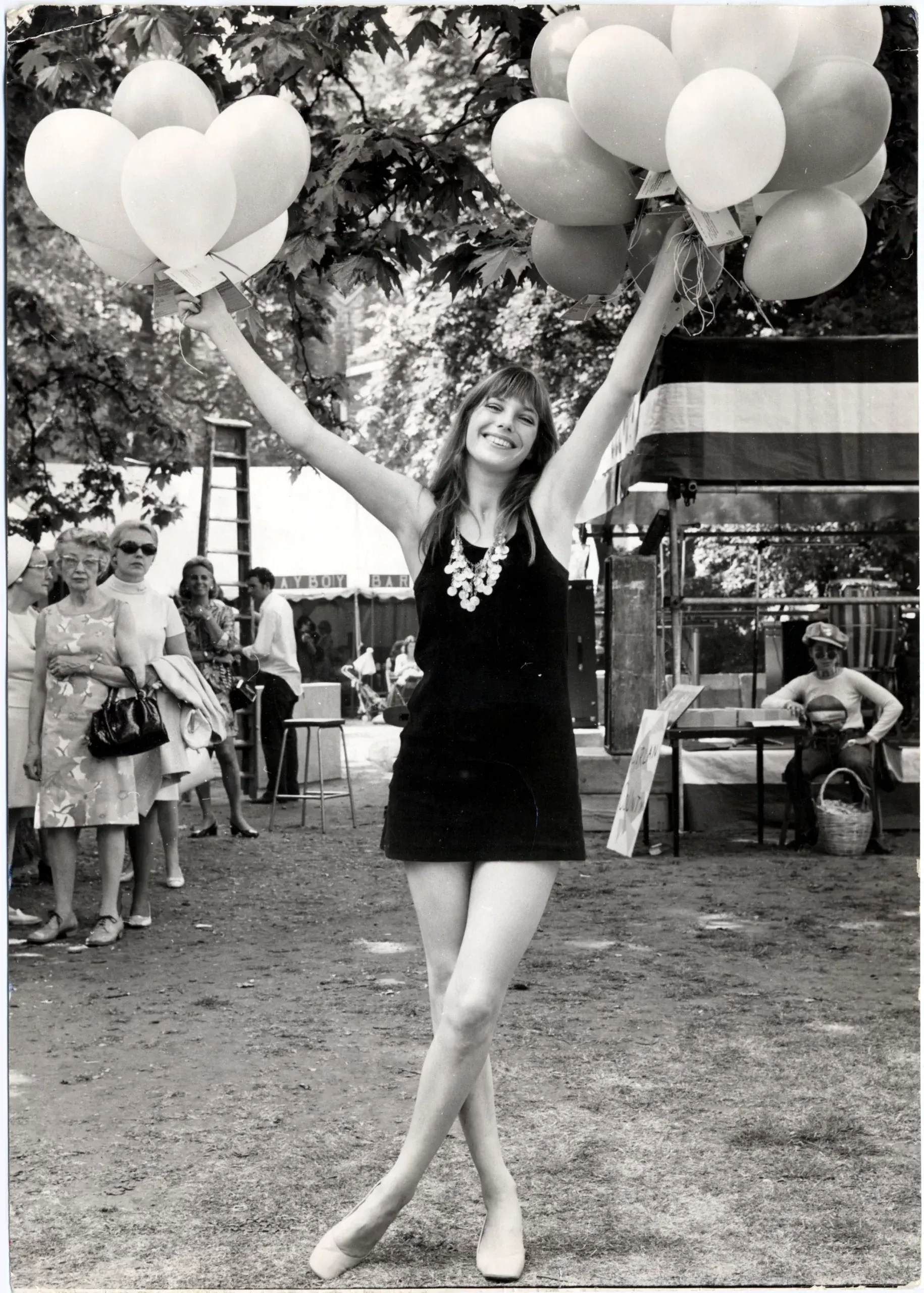 Tìm hiểu phong cách retro qua 4 biểu tượng thời trang bất hủ-6.webp