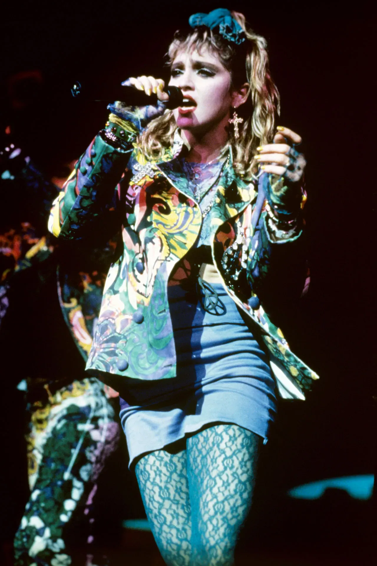 Tìm hiểu phong cách retro qua 4 biểu tượng thời trang bất hủ-7.webp