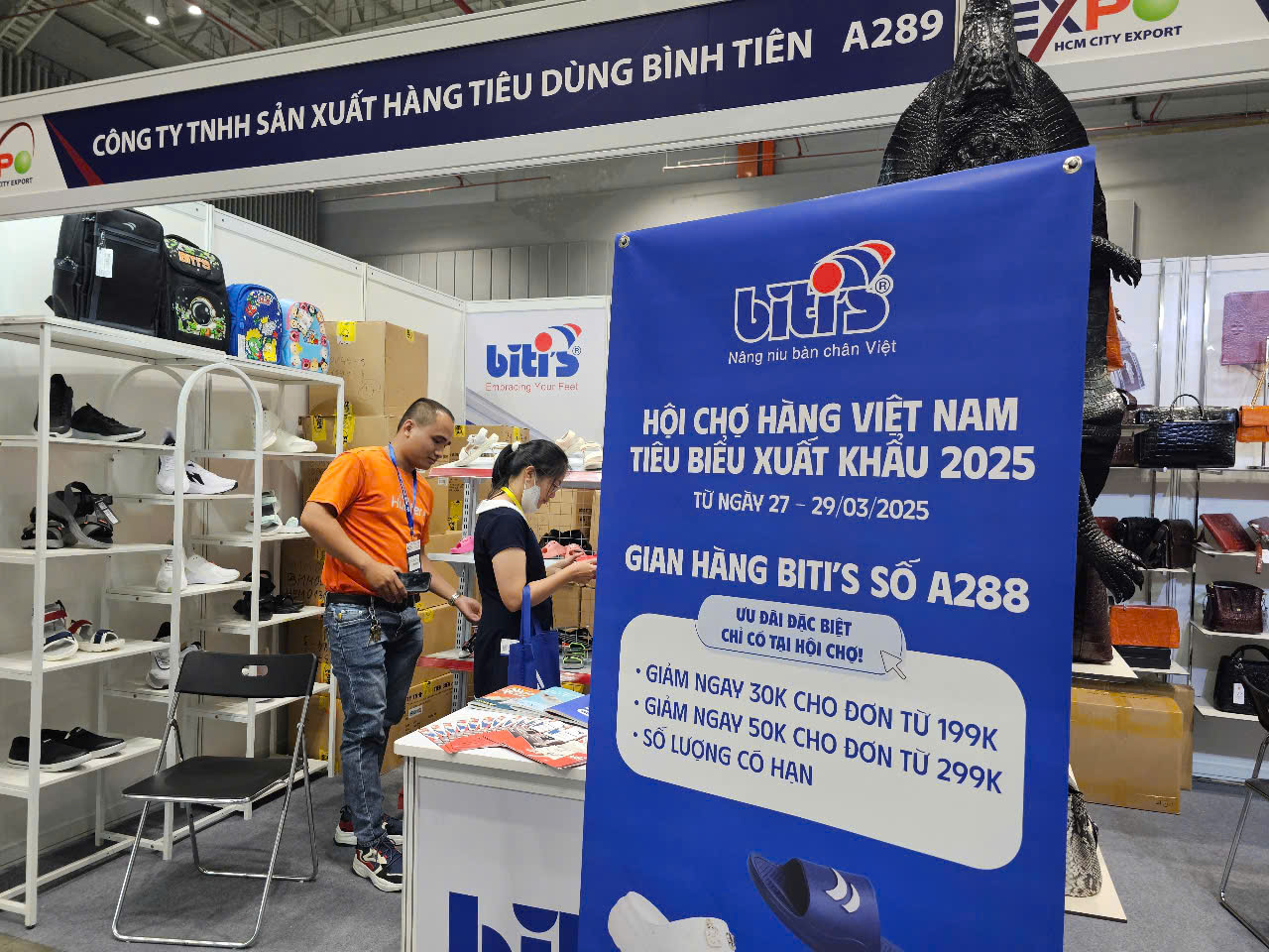 Tràn ngập khuyến mãi tại hội chợ hàng Việt Nam tiêu biểu xuất khẩu năm 2025-4.jpg