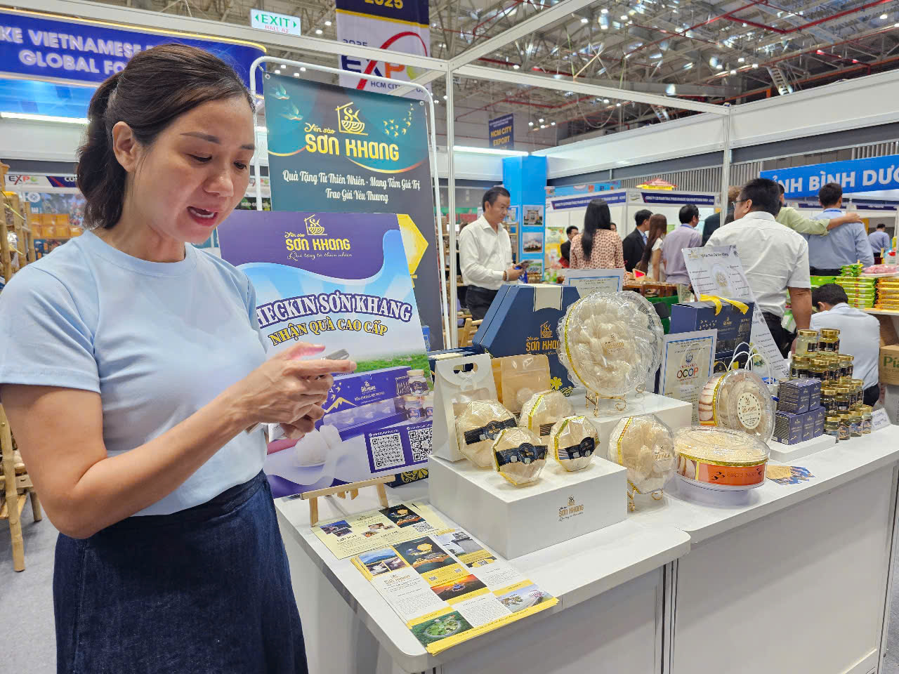Tràn ngập khuyến mãi tại hội chợ hàng Việt Nam tiêu biểu xuất khẩu năm 2025-7.jpg