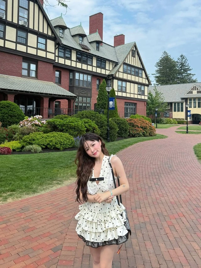 Trang phục chấm bi giúp nàng trở thành tâm điểm mọi ánh nhìn-1.webp