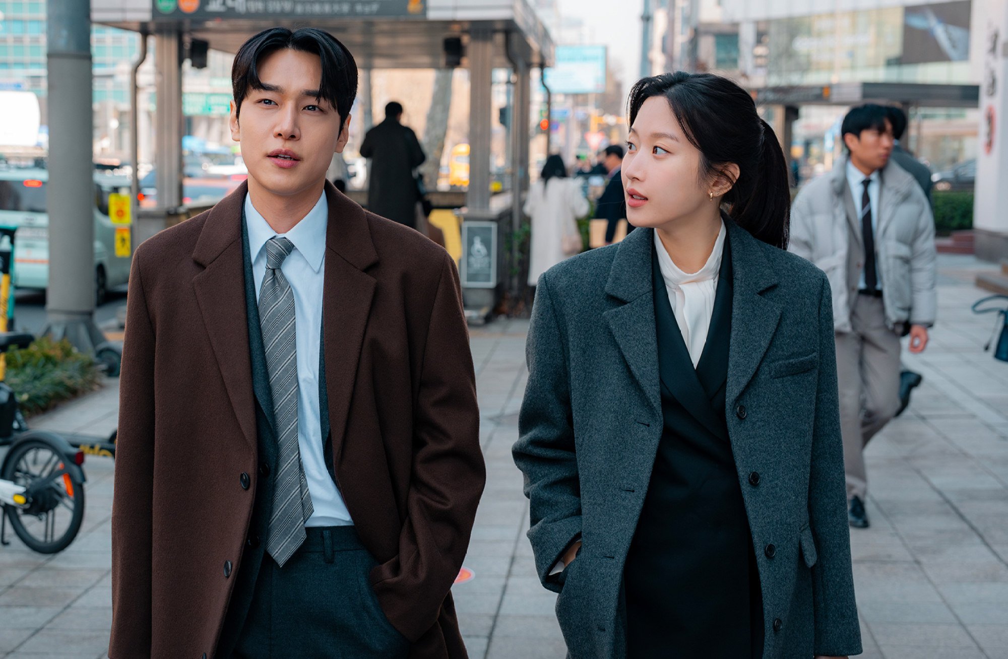 Tủ đồ công sở thanh lịch của Moon Ga Young trong Law and the City-2.jpg