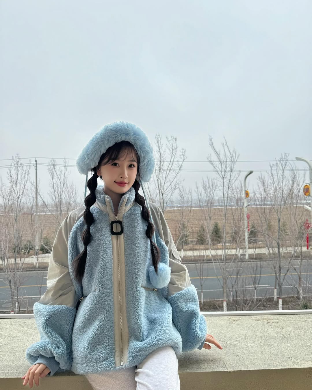 Tủ đồ của nữ họa sĩ Ngu Thư Hân trong phim Suỵt Nhà Vua Đang Ngủ Đông-5.jpg