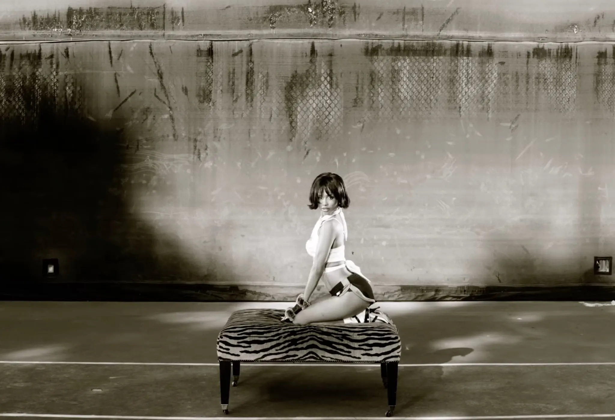 Tyla hồi sinh kho tàng Chanel thời Karl Lagerfeld trong MV CHANEL-5.webp