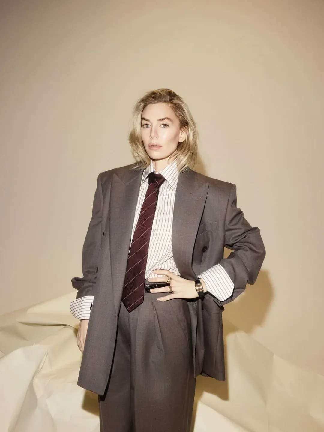 Vanessa Kirby và tủ đồ đậm chất Sue Storm trong Fantastic Four-2.webp