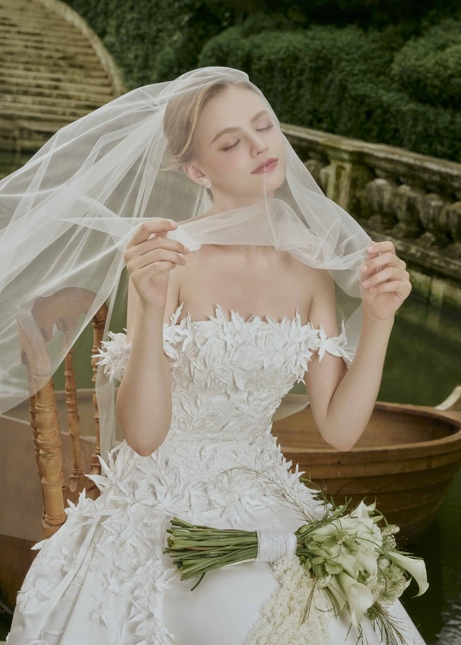 Váy cưới lãng mạn cho quý cô hiện đại mùa thu 2025-6.webp