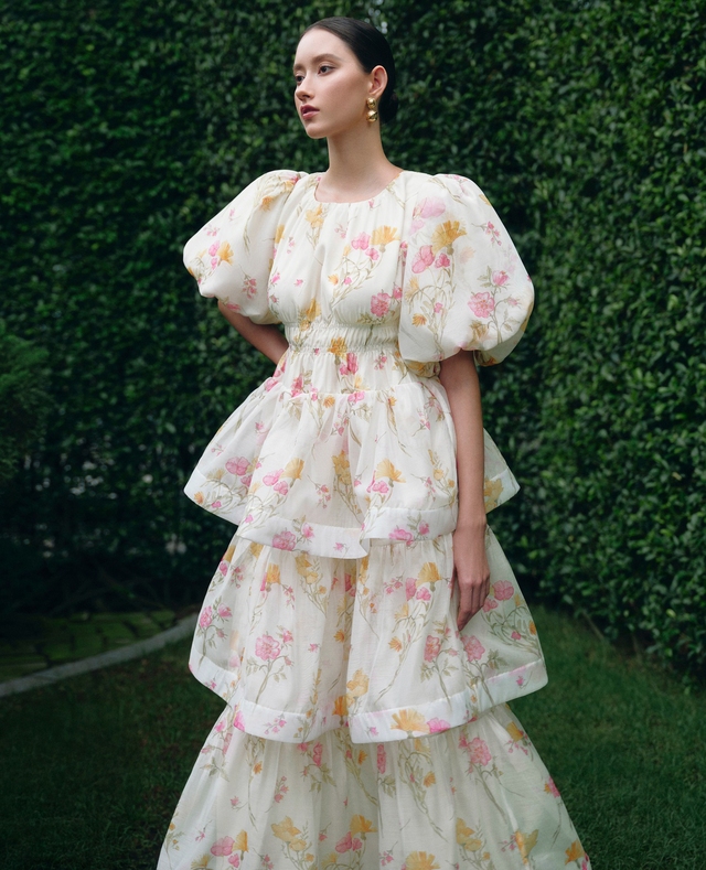 Váy hoa họa tiết hoa cỏ lên ngôi lúc giao mùa-1.jpg