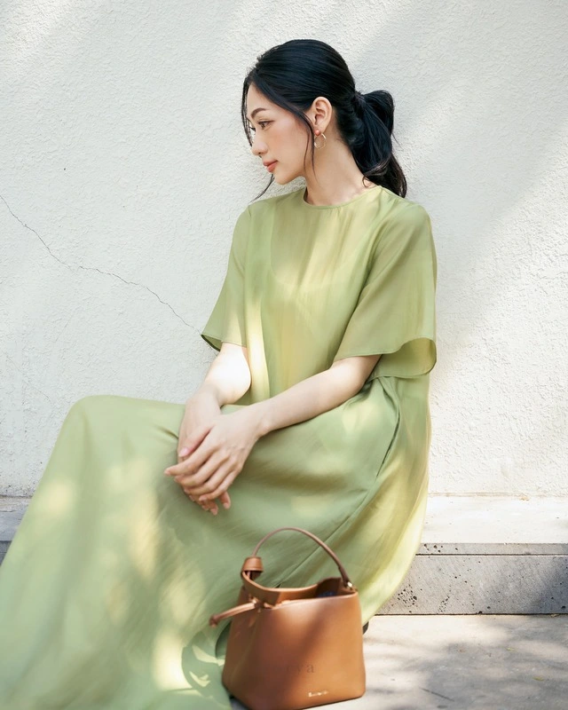 Váy suông tối giản là bạn đồng hành hoàn hảo vào mùa thu-2.webp