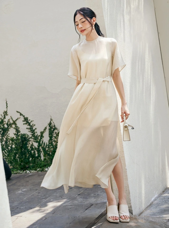 Váy suông tối giản là bạn đồng hành hoàn hảo vào mùa thu-3.webp