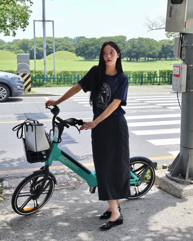 Xinh đẹp sành điệu mà không sợ nắng với chân váy midi chân váy maxi-7.webp